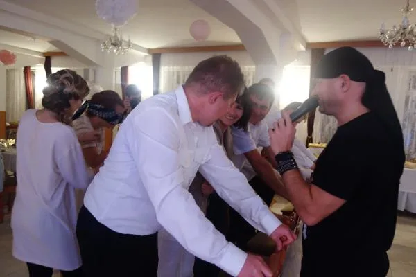 Obíhaná kolem židlí
