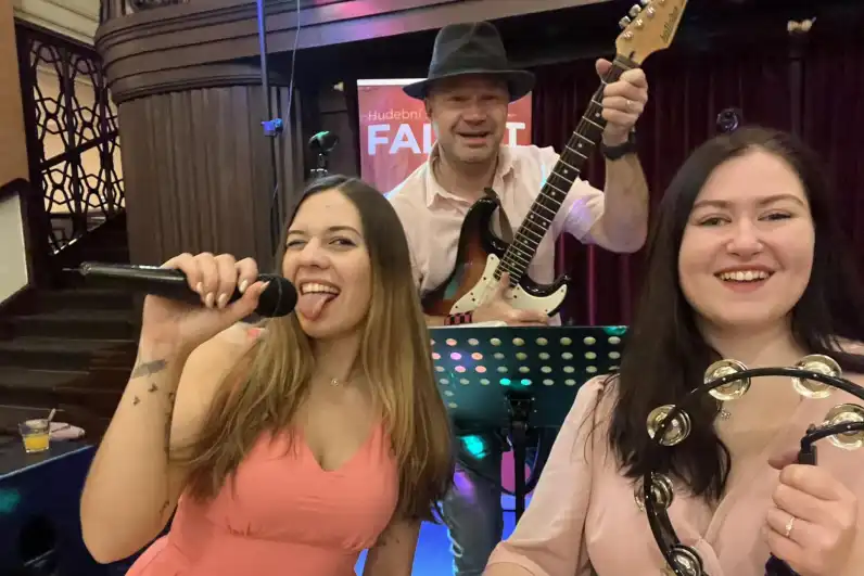 Živá kapela Falzet na taneční zábavě